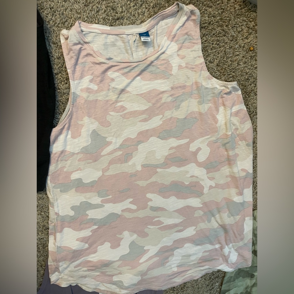 Old Navy workout bundle-shirts, M/L and a fleece